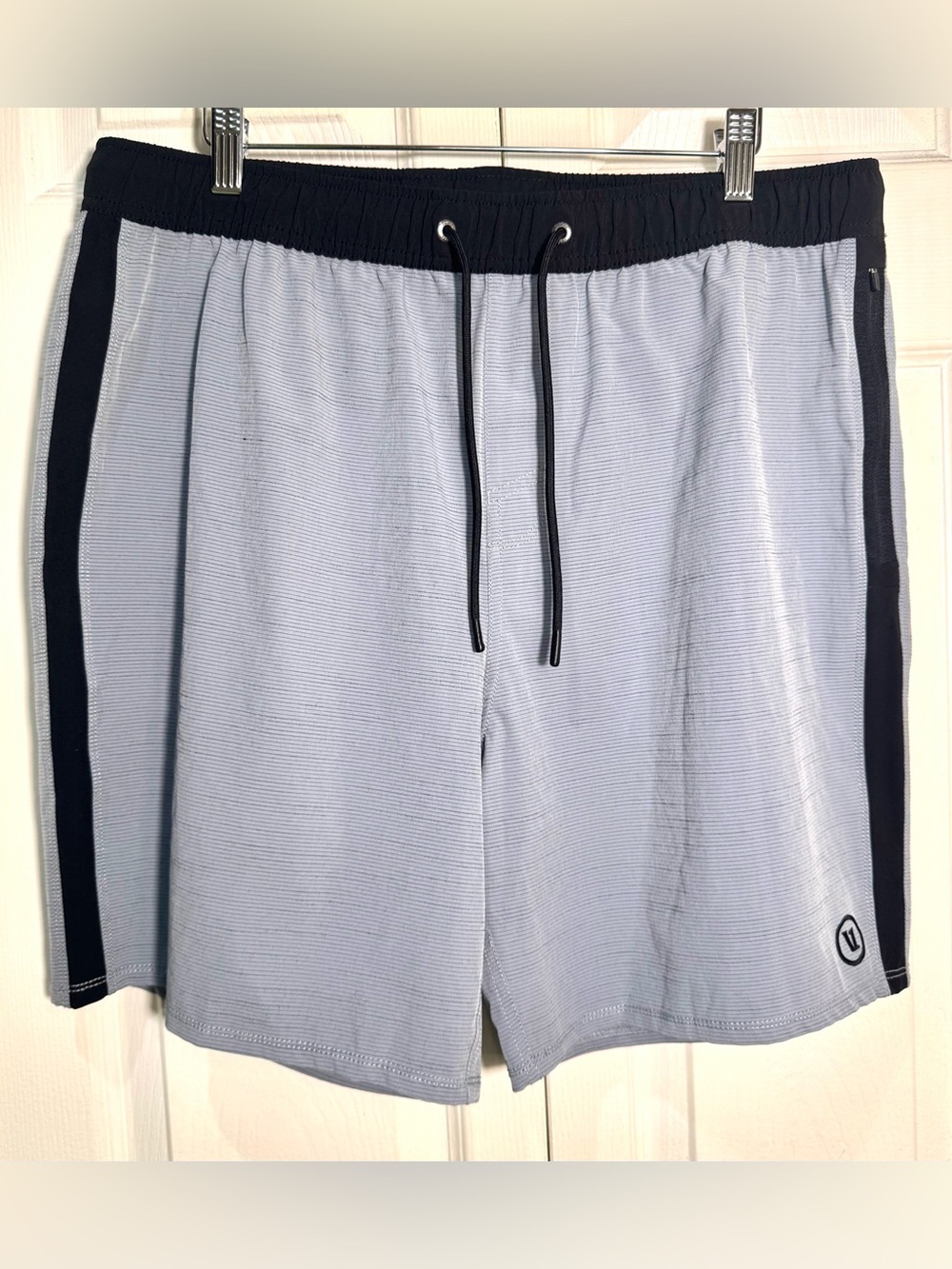 Vuori Men’s Peak Shorts Gray Black Athletic Training Running 7” XL